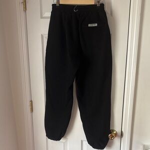 Comfrt Travel Essentials sweatpants Obsidian size Med